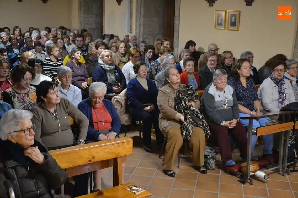 Foto 8 - Lleno a rebosar en la jornada final de la novena en honor a la Virgen de la Medalla Milagrosa  