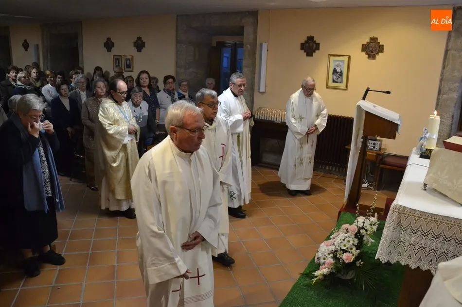 Foto 6 - Lleno a rebosar en la jornada final de la novena en honor a la Virgen de la Medalla Milagrosa  