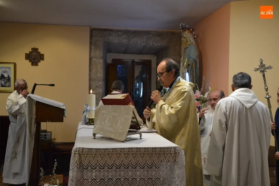 Foto 4 - Lleno a rebosar en la jornada final de la novena en honor a la Virgen de la Medalla Milagrosa  