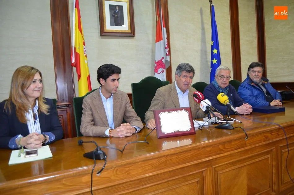 Foto 2 - B&eacute;jar recibe el reconocimiento de Fecitcal por el D&iacute;a del Turismo de Castilla y Le&oacute;n  