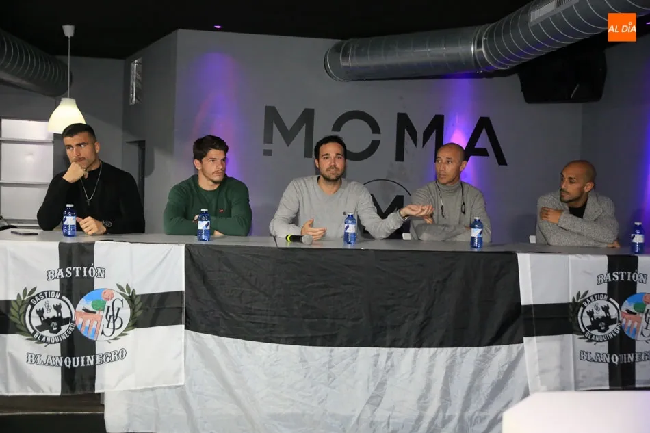 Foto 2 - Los tres capitanes y Calder&oacute;n corroboran el buen ambiente en el vestuario del Salamanca UDS
