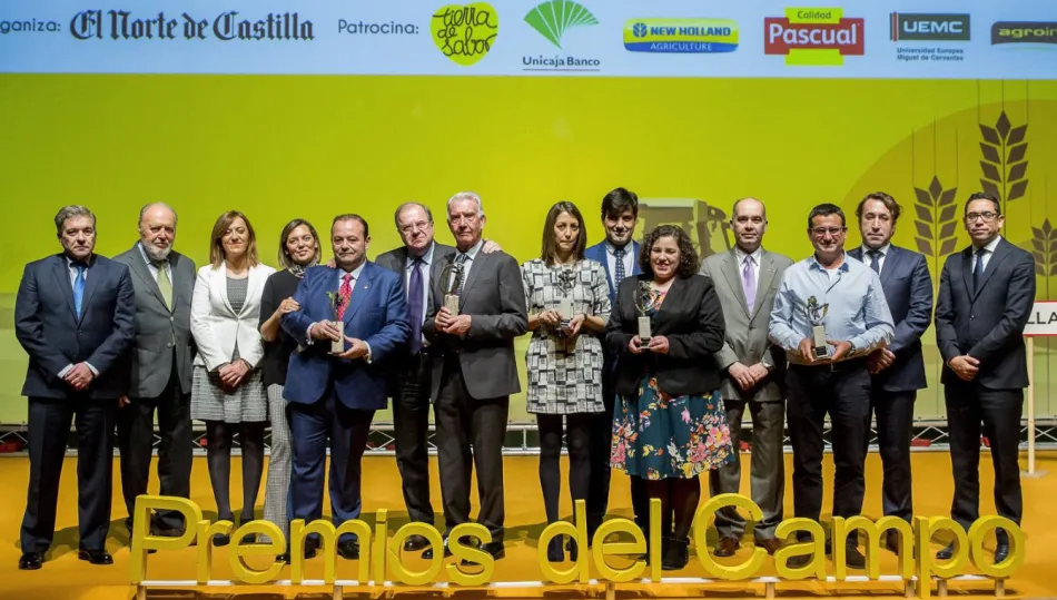 Galardonados y autoridades en los  V Premios del Campo. Foto El Norte de Castilla