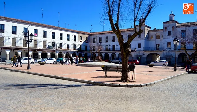 La Plaza Nueva acoge desde este jueves el mercado semanal de los jueves