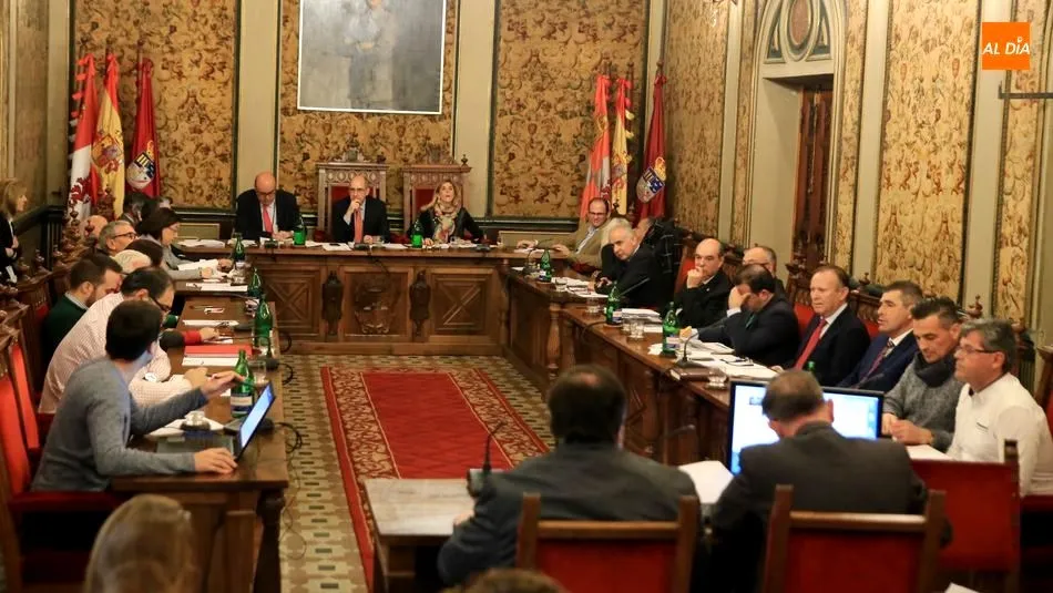 Pleno de la Diputación de Salamanca, en el palacio de la Salina. Foto de Alberto Martín
