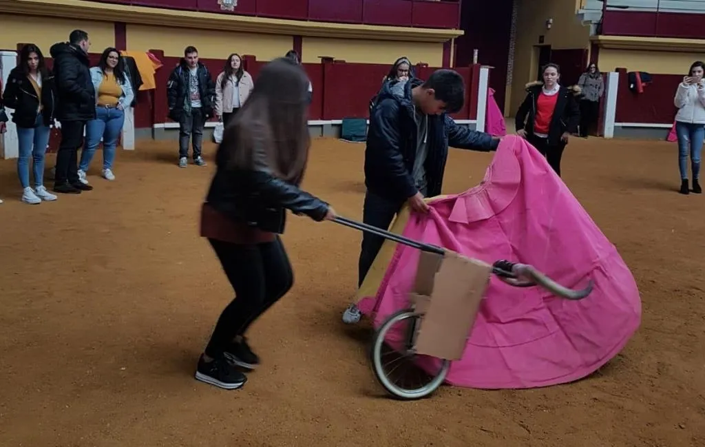 Foto 3 - J&oacute;venes del IES Campo Charro celebran su 3&ordf; convivencia con tiempo para la cultura y los toros  