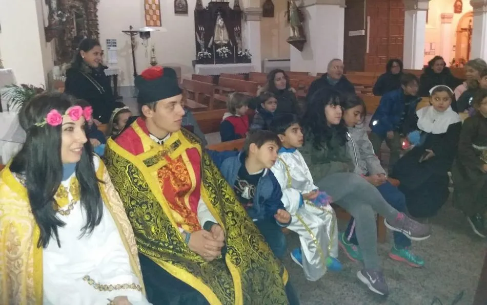 Foto 5 - Los ni&ntilde;os de La Fuente de San Esteban escapan del mal  