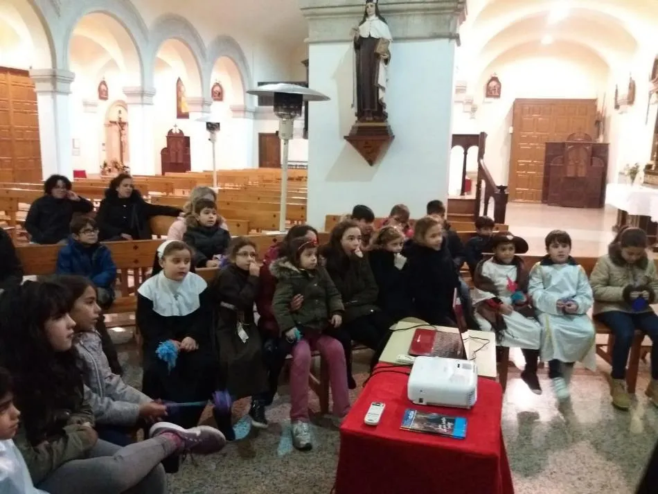 Foto 3 - Los ni&ntilde;os de La Fuente de San Esteban escapan del mal  