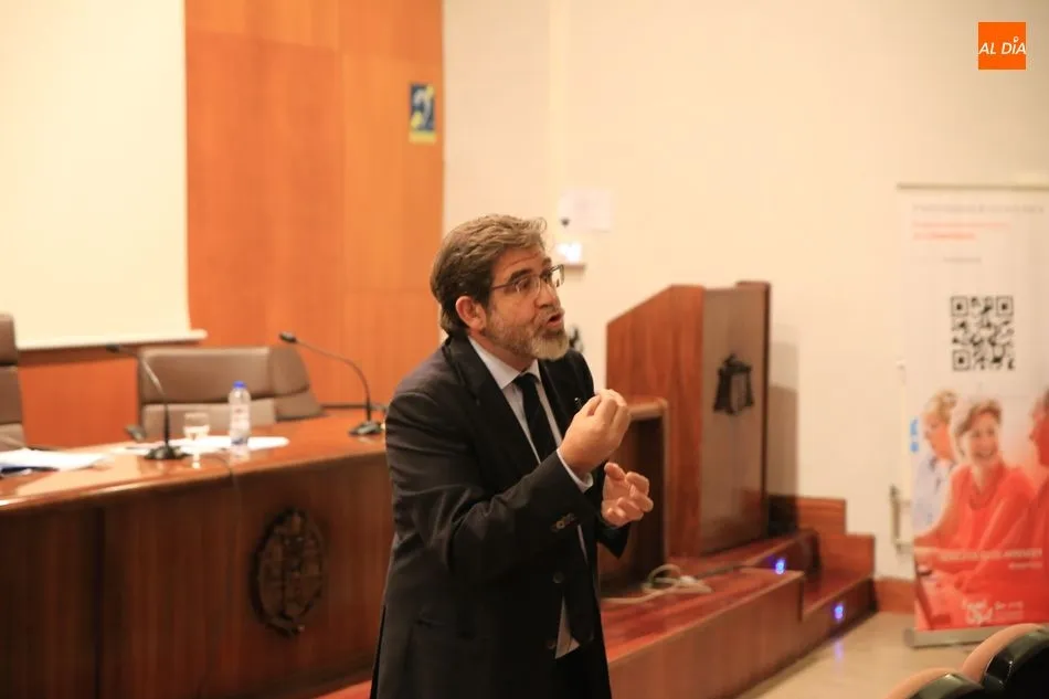 Foto 4 - La Constituci&oacute;n, tema central en la&nbsp;nueva conferencia del Programa Interuniversitario de la...