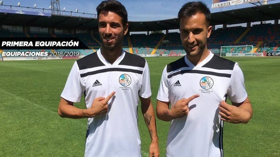 Jugadores del Salamanca UDS durante la presentación de la primera equitación