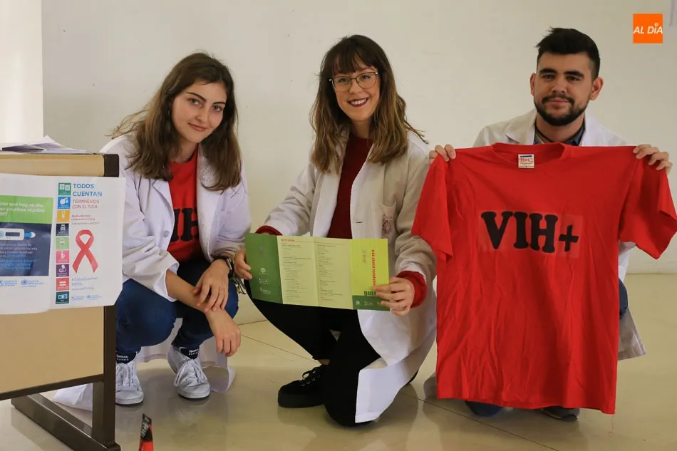 Foto 2 - Trece facultades de la USAL colaboran en la campa&ntilde;a de concienciaci&oacute;n sobre el VIH