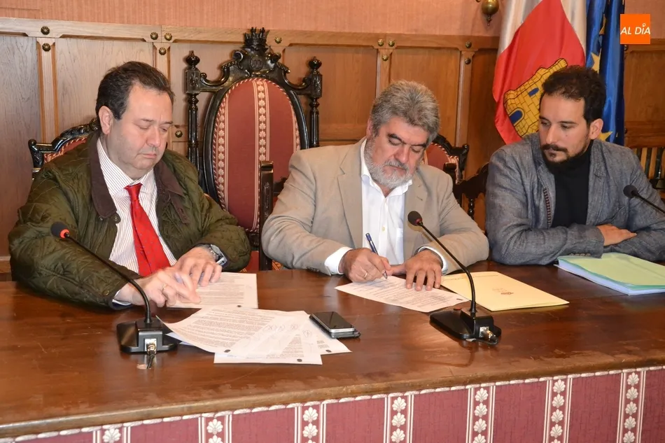 Foto 2 - Ayuntamiento y C&aacute;mara de Comercio renuevan el convenio del Vivero, que ya est&aacute; al 50%  