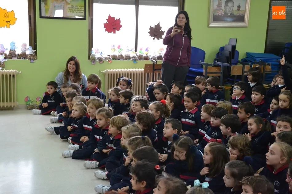 Foto 11 - El Colegio Misioneras-Santa Teresa recibe un a&ntilde;o m&aacute;s a la Casta&ntilde;era  