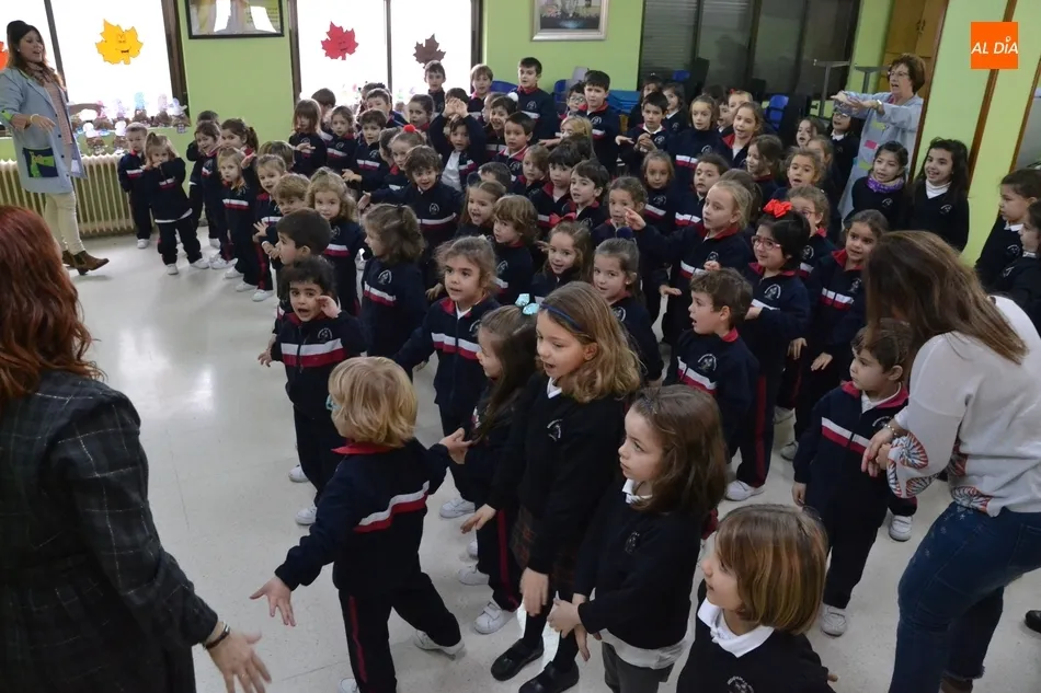 Foto 6 - El Colegio Misioneras-Santa Teresa recibe un a&ntilde;o m&aacute;s a la Casta&ntilde;era  