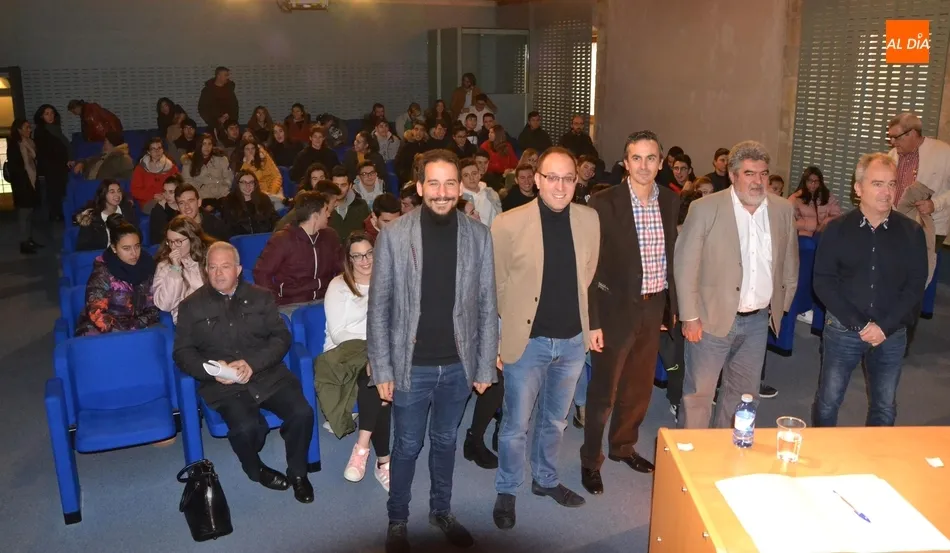 Los partidos del Ayuntamiento debaten sobre la Constitución ante alumnos del IES Tierra  