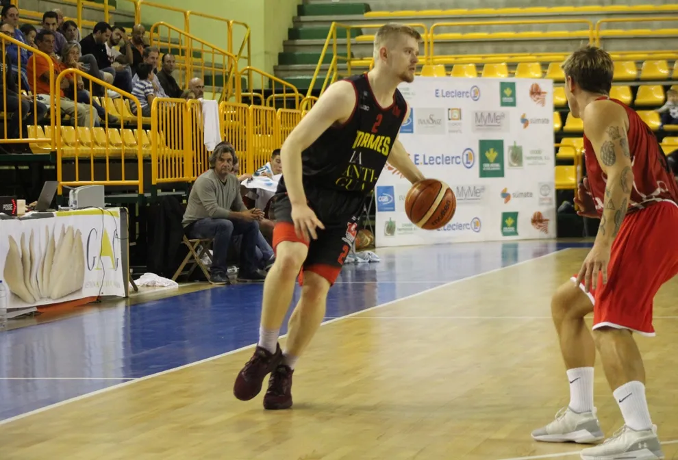 Foto 2 - El jugador del CB Tormes, Jacob Round, convocado con la absoluta de Gran Breta&ntilde;a