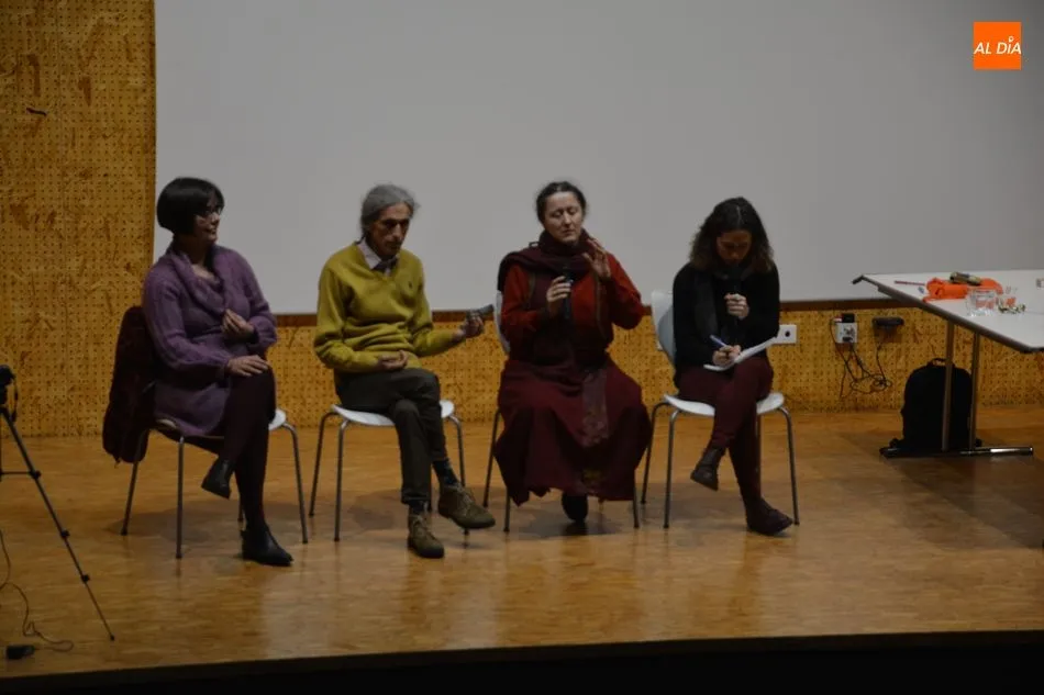 Foto 4 - La lama budista Caroline Gammon imparte una conferencia sobre el budismo y la energ&iacute;a femenina