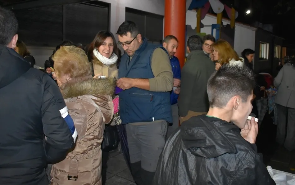 Foto 11 - M&aacute;s de 200 personas decoran el Colegio San Francisco  
