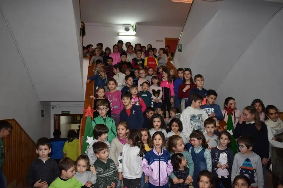 Foto 6 - M&aacute;s de 200 personas decoran el Colegio San Francisco  