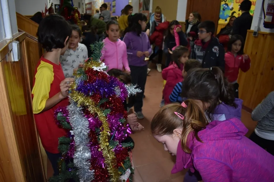 Foto 3 - M&aacute;s de 200 personas decoran el Colegio San Francisco  