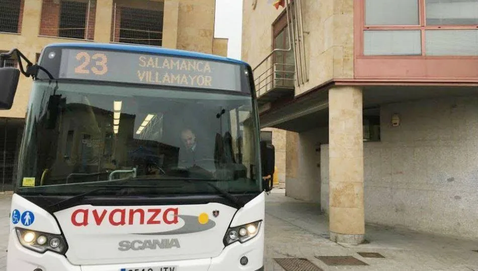 Autobús de la línea Villamayor-Salamanca