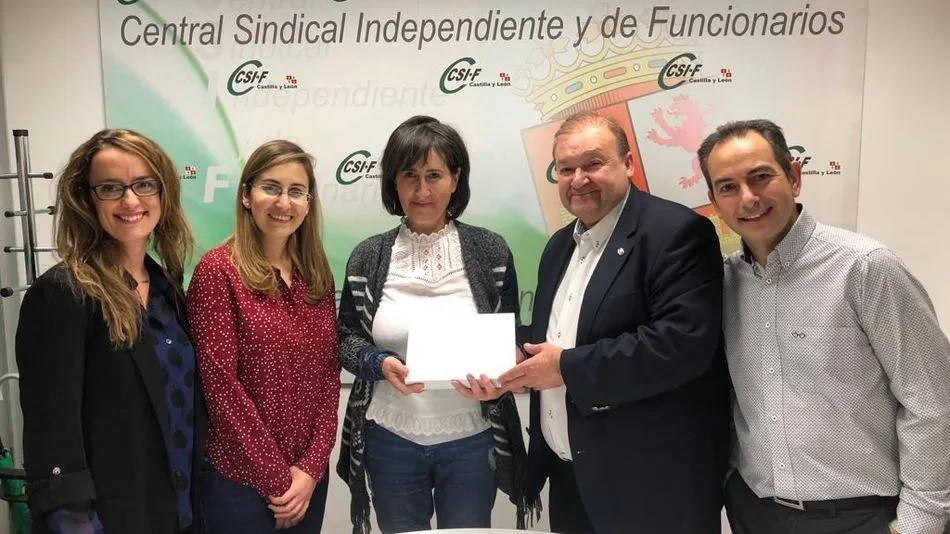 Entrega del primer premio a María Ruiz Ortega, del CEIP Parque Alameda de Valladolid