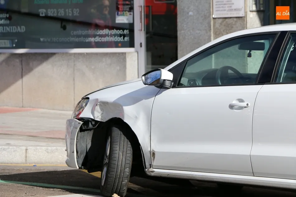 Foto 8 - Una mujer resulta herida tras el aparatoso vuelco de su coche en el Paseo de Carmelitas  