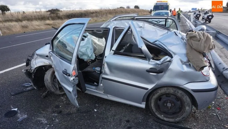 Estado del vehículo tras perder el control en la A-66. Fotos: Kiko Robles