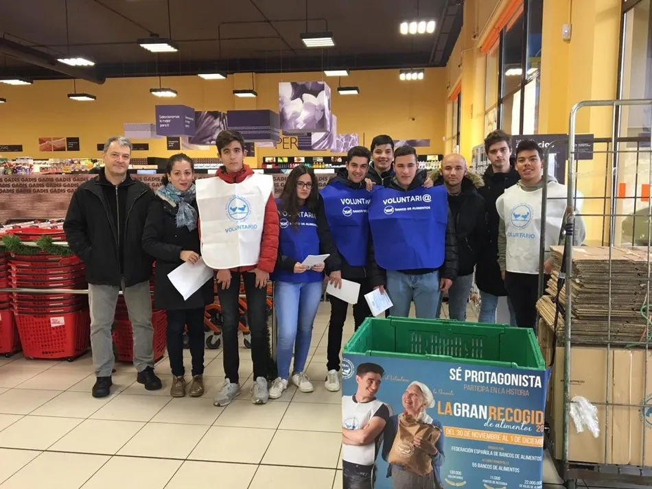 Alumnos del IES Senara participan en la Gran Recogida del Banco de Alimentos