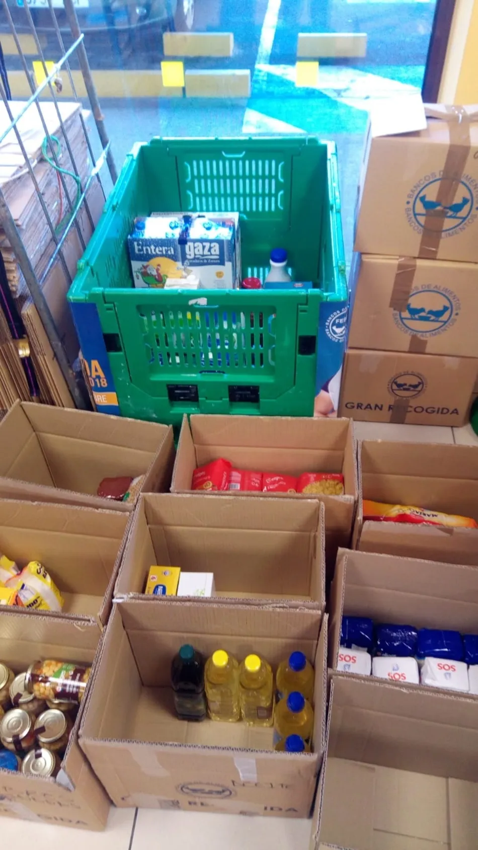 Foto 9 - Alumnos del IES Senara participan en la Gran Recogida del Banco de Alimentos