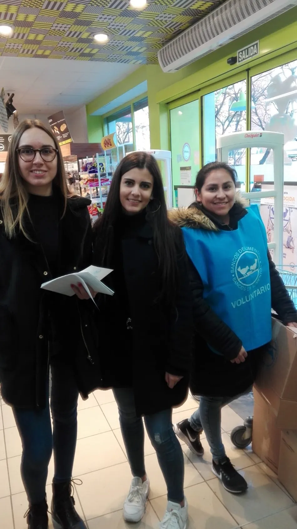 Foto 8 - Alumnos del IES Senara participan en la Gran Recogida del Banco de Alimentos