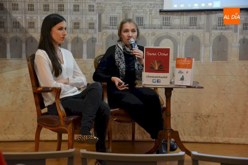 Mar Gallego y Ana León durante la presentación del libro