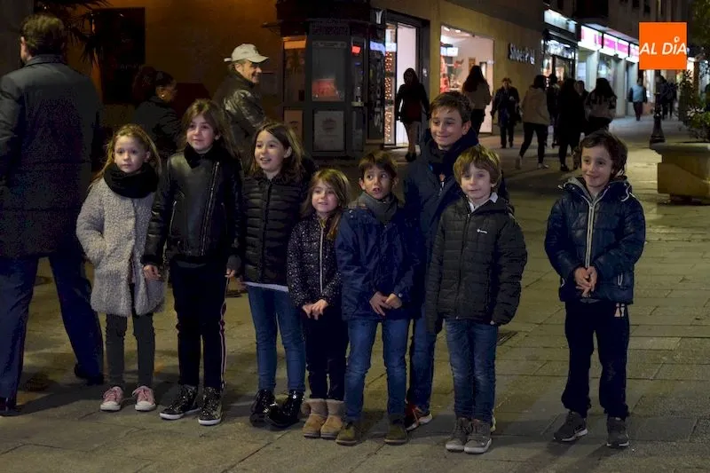 Foto 9 - La Navidad llega a Salamanca con el encendido de luces que transforma 80 calles y plazas  