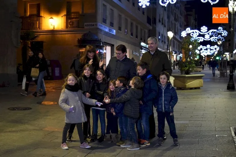 Foto 6 - La Navidad llega a Salamanca con el encendido de luces que transforma 80 calles y plazas  