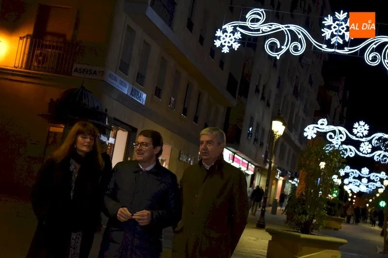 Foto 4 - La Navidad llega a Salamanca con el encendido de luces que transforma 80 calles y plazas  