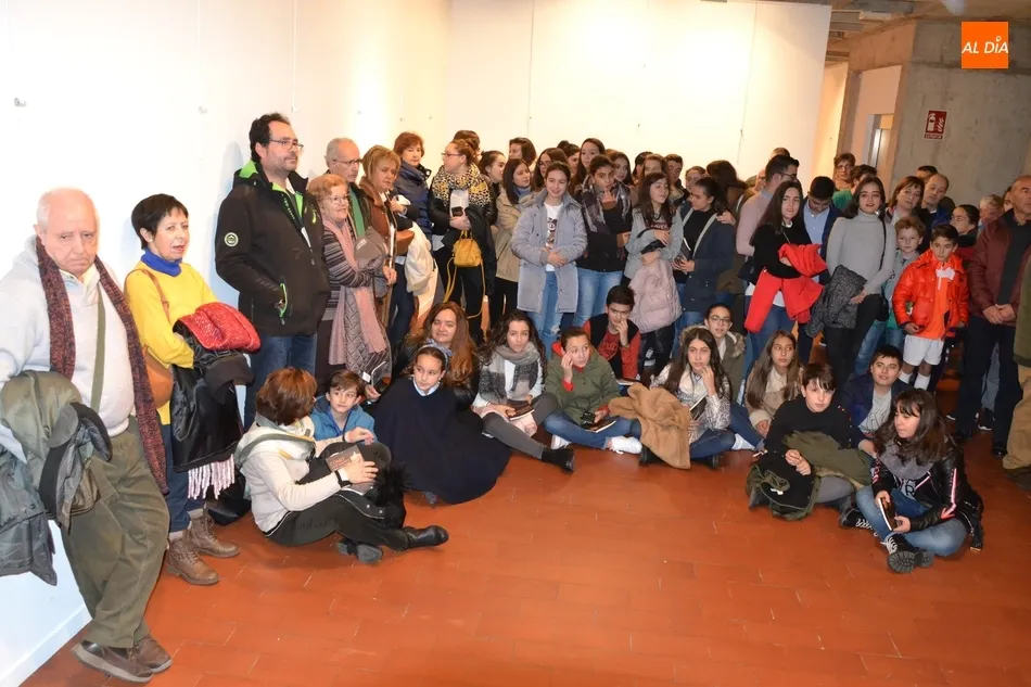 Foto 10 - La Casa de la Cultura se queda peque&ntilde;a para la presentaci&oacute;n del libro de Alberto Gal&aacute;n  