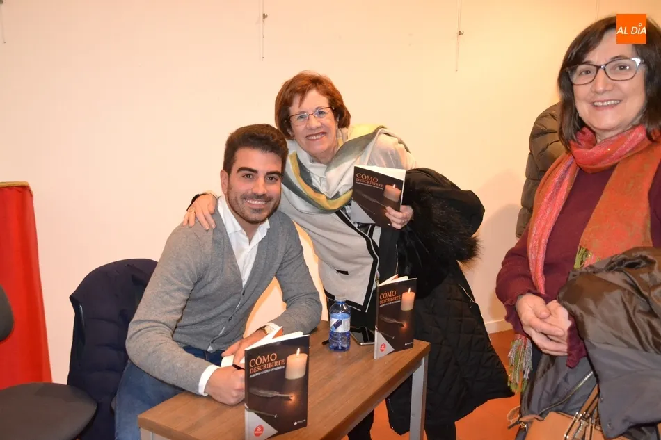 Foto 4 - La Casa de la Cultura se queda peque&ntilde;a para la presentaci&oacute;n del libro de Alberto Gal&aacute;n  