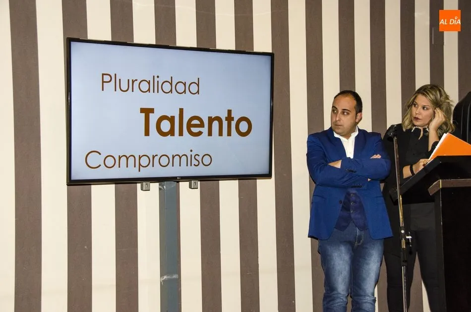 Foto 6 - Instituciones y empresas arropan a SALAMANCA AL D&Iacute;A en la gala por su tercer aniversario  