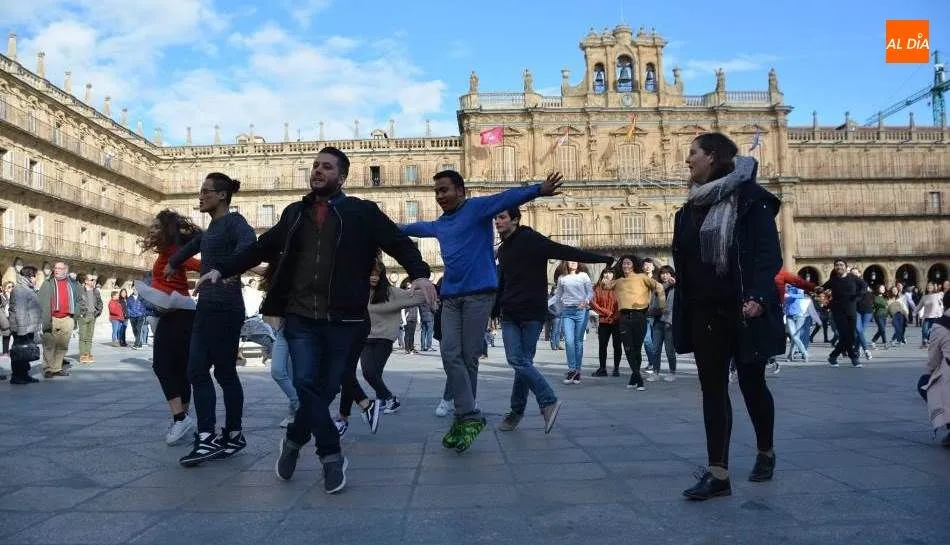 Estudiantes de Cursos Internacionales de la Universidad de Salamanca que participaron en este rodaje. Foto de Lydia González