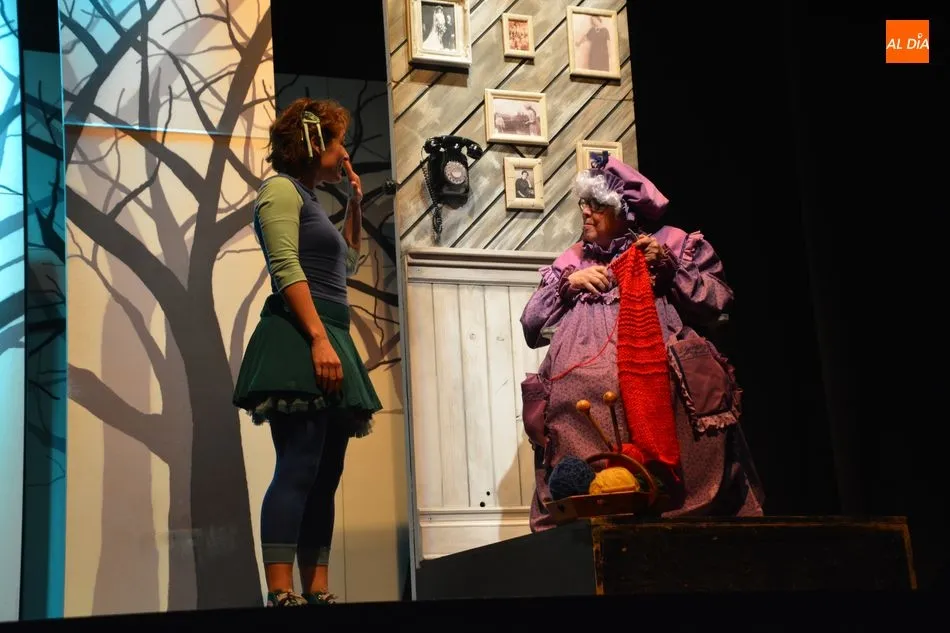 Foto 7 - Teloncillo transforma el cuento de Caperucita en una comedia de enredos dislocados