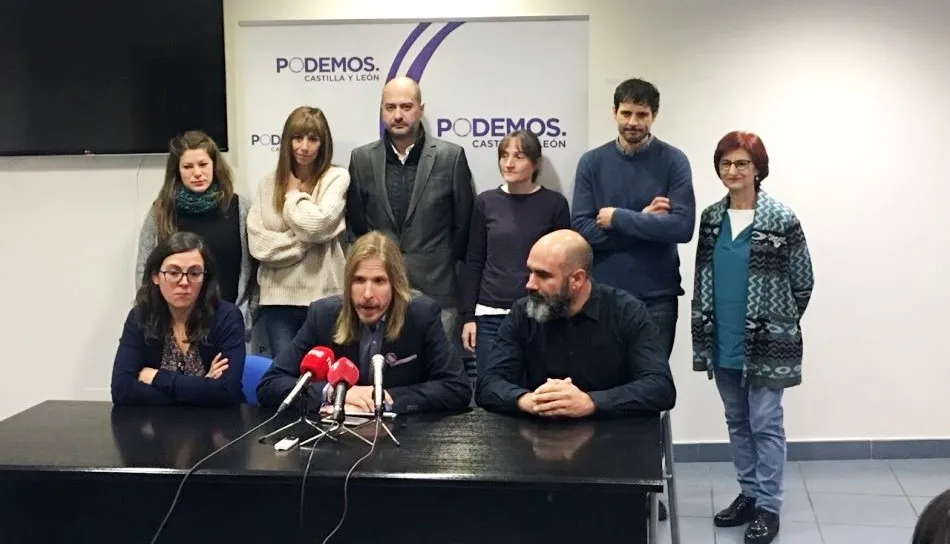 Pablo Fernández, en el centro, candidato de Podemos a la presidencia de Castilla y León
