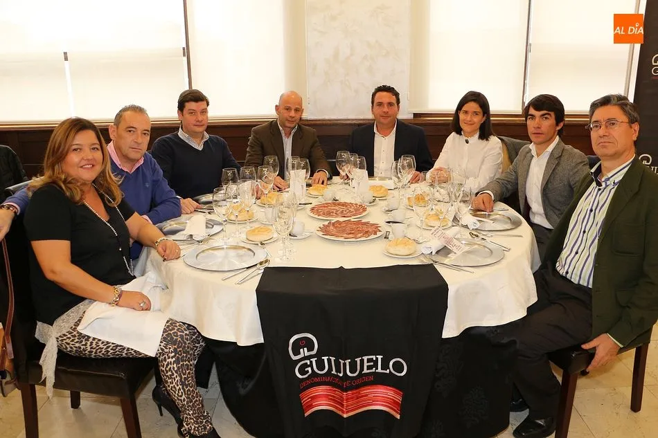 Mesa presidencial en la comida ofrecida por la Denominación de Origen Jamón de Guijuelo