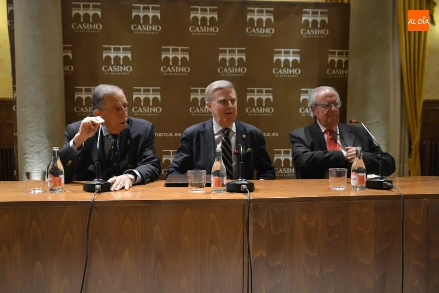 Foto 10 - Los 40 a&ntilde;os de la Constituci&oacute;n centran el coloquio de Ram&oacute;n L&oacute;pez Vilas  