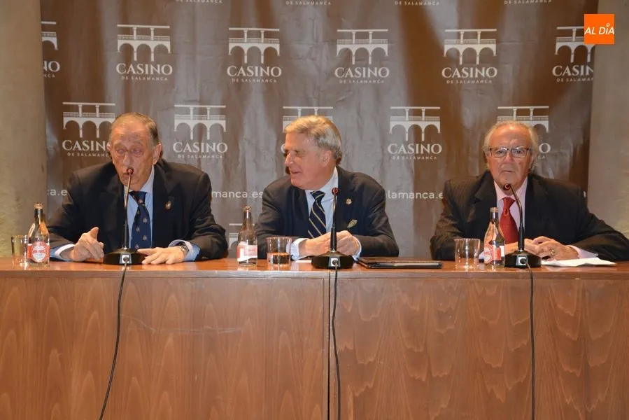 Foto 9 - Los 40 a&ntilde;os de la Constituci&oacute;n centran el coloquio de Ram&oacute;n L&oacute;pez Vilas  