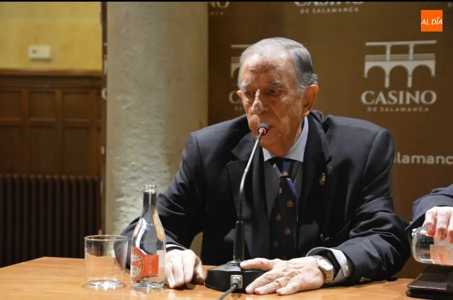 Foto 8 - Los 40 a&ntilde;os de la Constituci&oacute;n centran el coloquio de Ram&oacute;n L&oacute;pez Vilas  