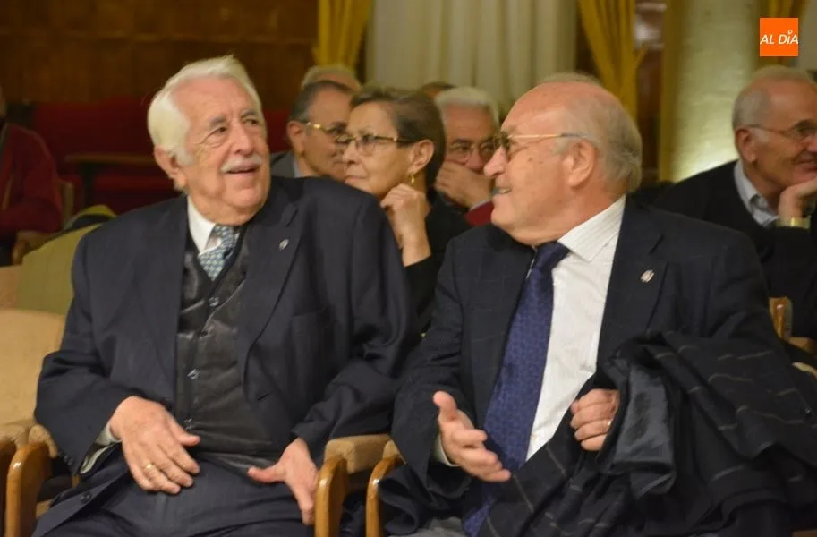Foto 4 - Los 40 a&ntilde;os de la Constituci&oacute;n centran el coloquio de Ram&oacute;n L&oacute;pez Vilas  