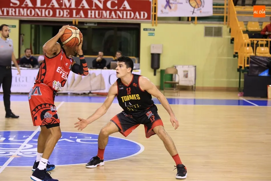 Foto 4 - La Antigua CB Tormes da una lecci&oacute;n de baloncesto ante el Cantabria Estela (78-77)