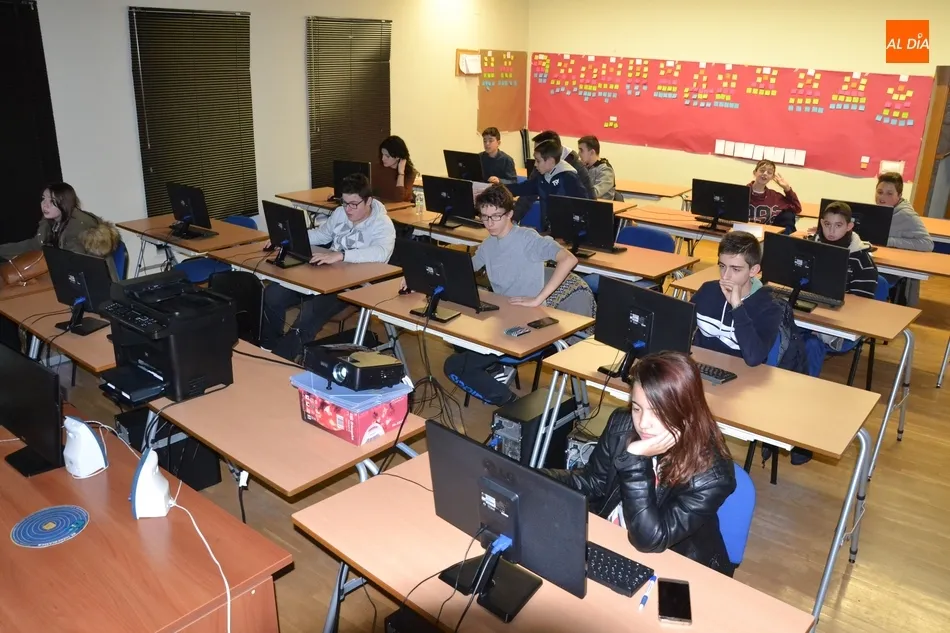 Una quincena de jóvenes participa en el taller de creación de videojuegos del Espacio i  