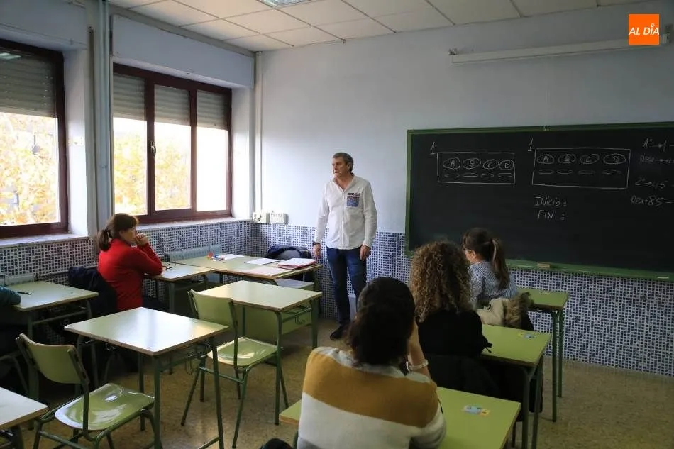 Foto 6 - M&aacute;s de 5.800 opositores para personal de servicios de la Junta repiten el examen en Salamanca