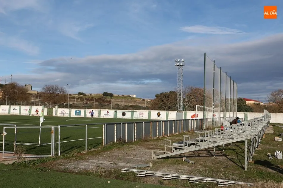 Foto 2 - El Municipal se viste de gala para el derbi entre CD Guijuelo y Unionistas