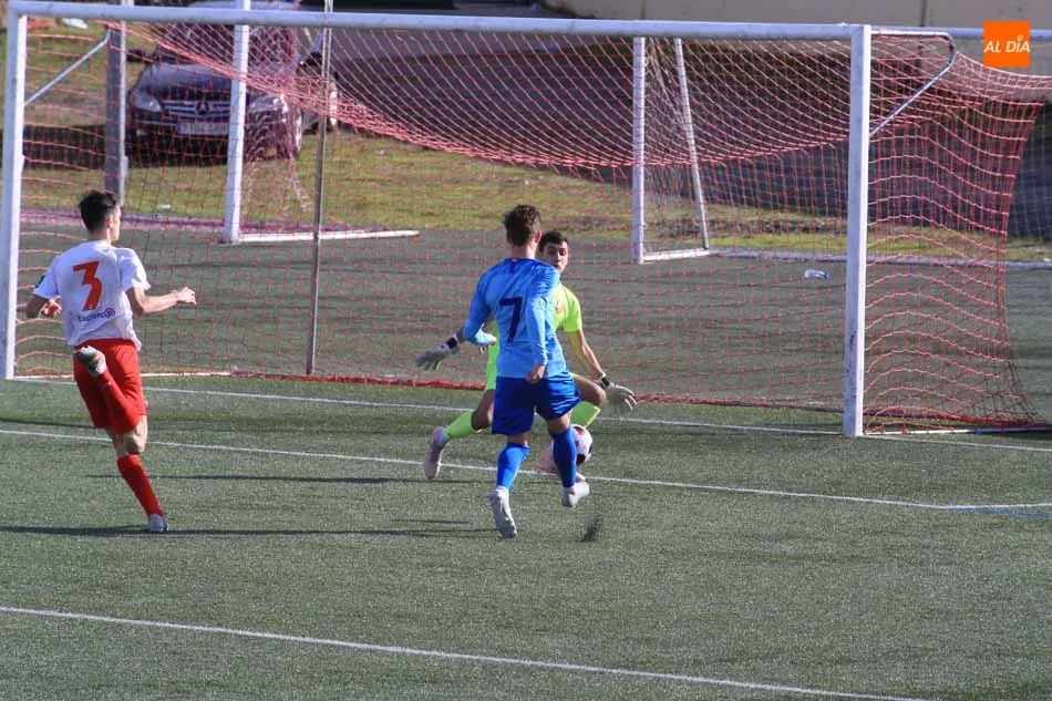 Foto 3 - El Santa Marta sufre un serio castigo ante el Atl&eacute;tico de Madrid (0-5)  